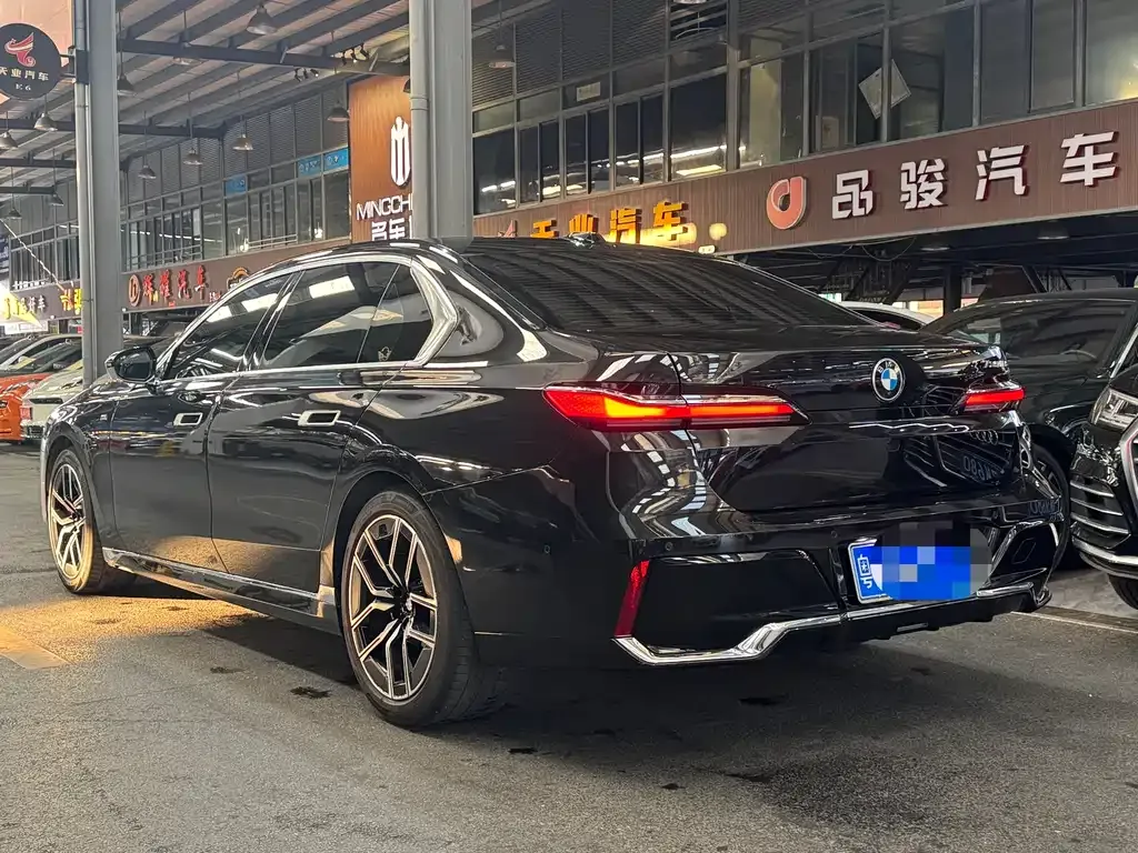 BMW 7 Series 2023 из CN, фото 9