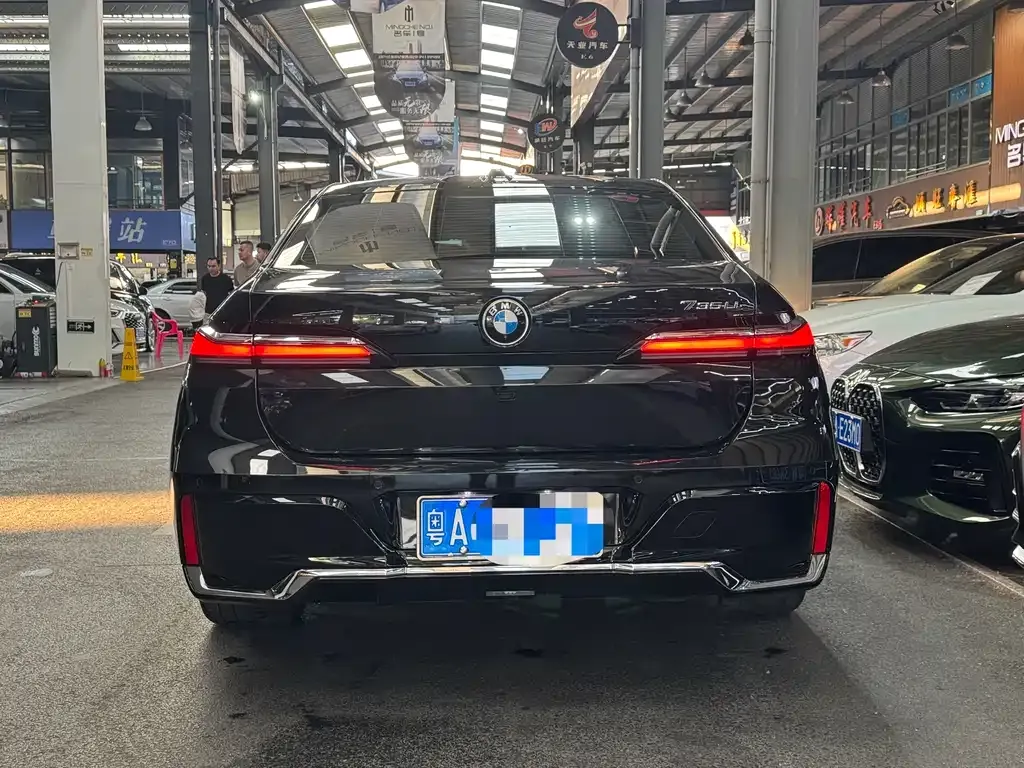 BMW 7 Series 2023 из CN, фото 2