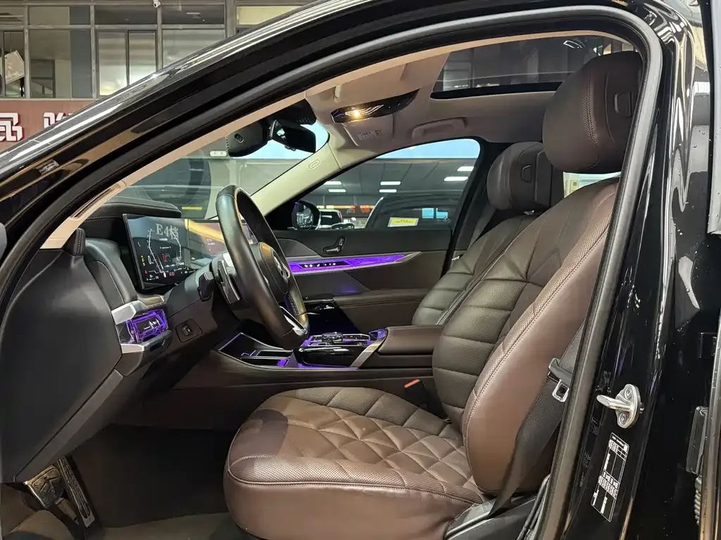 BMW 7 Series 2023 из CN, фото 3