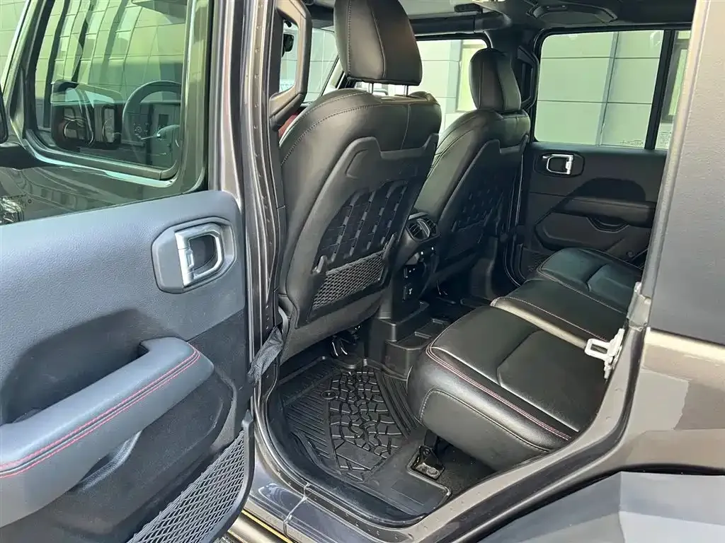Jeep Wrangler 2023 из CN, фото 8