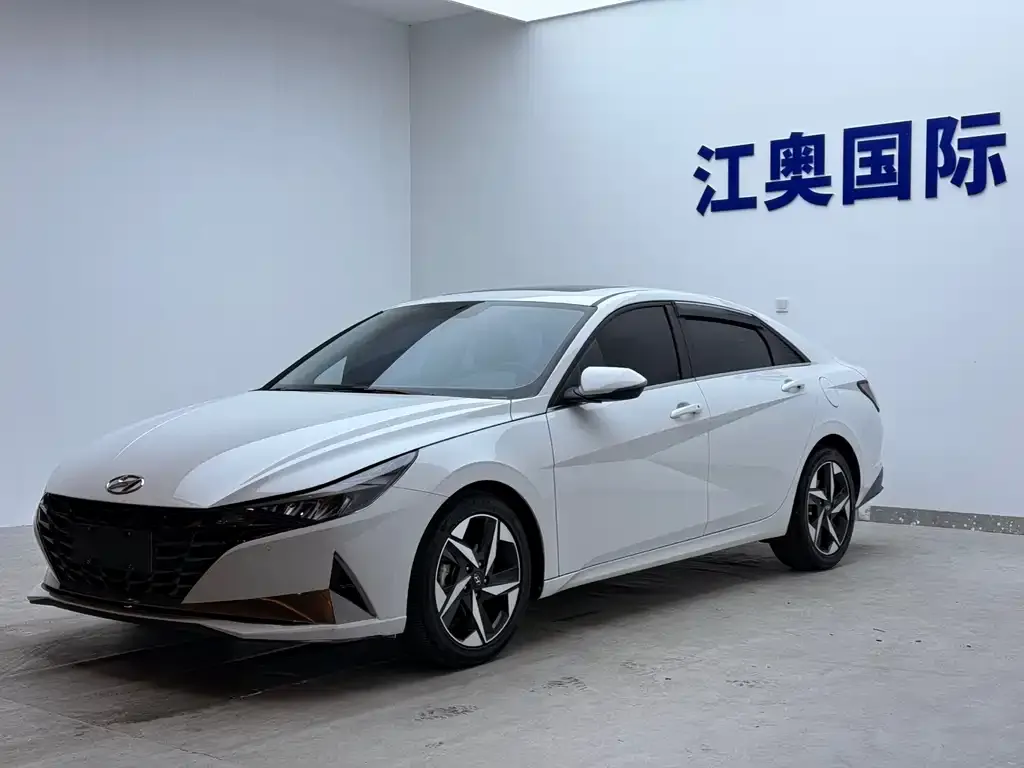 Hyundai Elantra 2023 из CN, фото 1