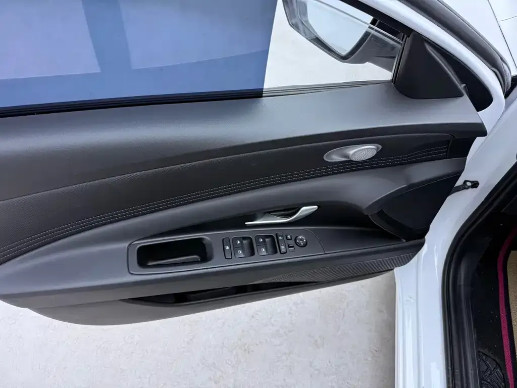 Hyundai Elantra 2023 из CN, фото 3