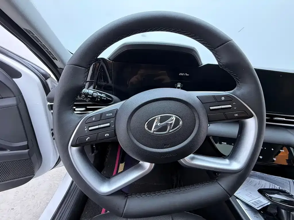 Hyundai Elantra 2023 из CN, фото 7