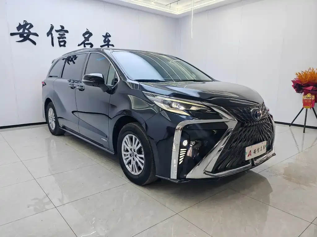 Toyota Sienna 2022 из CN, фото 4