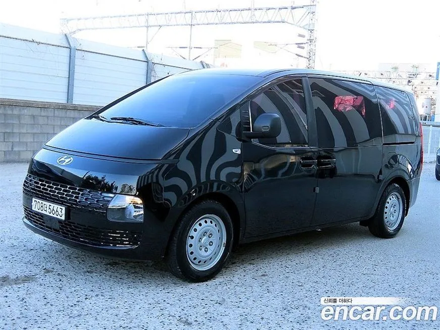 Hyundai Staria — фото 1