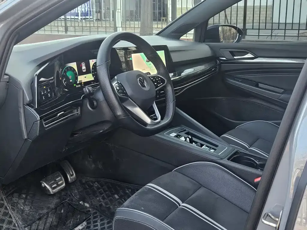 Volkswagen Golf 2023 из CN, фото 10