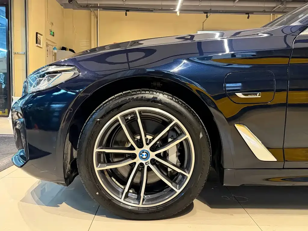 BMW 5 Series New Energy — фото 3