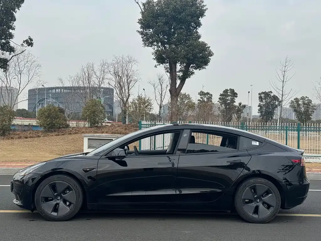Tesla Model 3 — фото 7