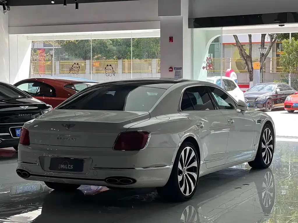 Bentley Flying Spur 2022 из CN, фото 7