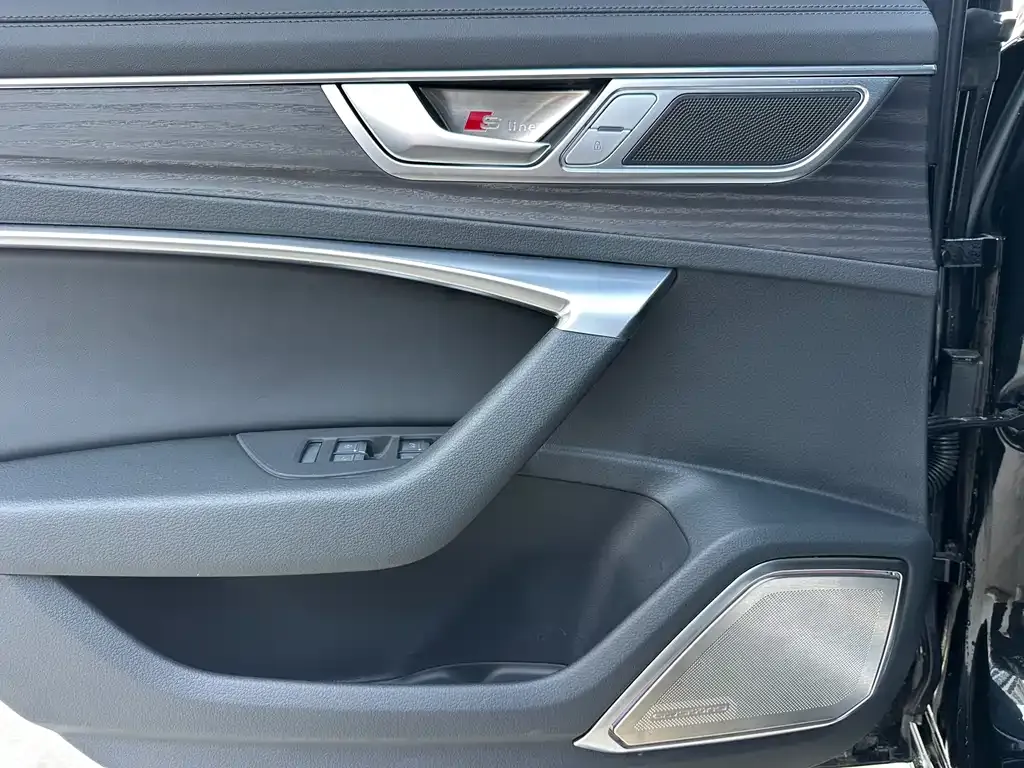 Audi A6L 2024 из CN, фото 5