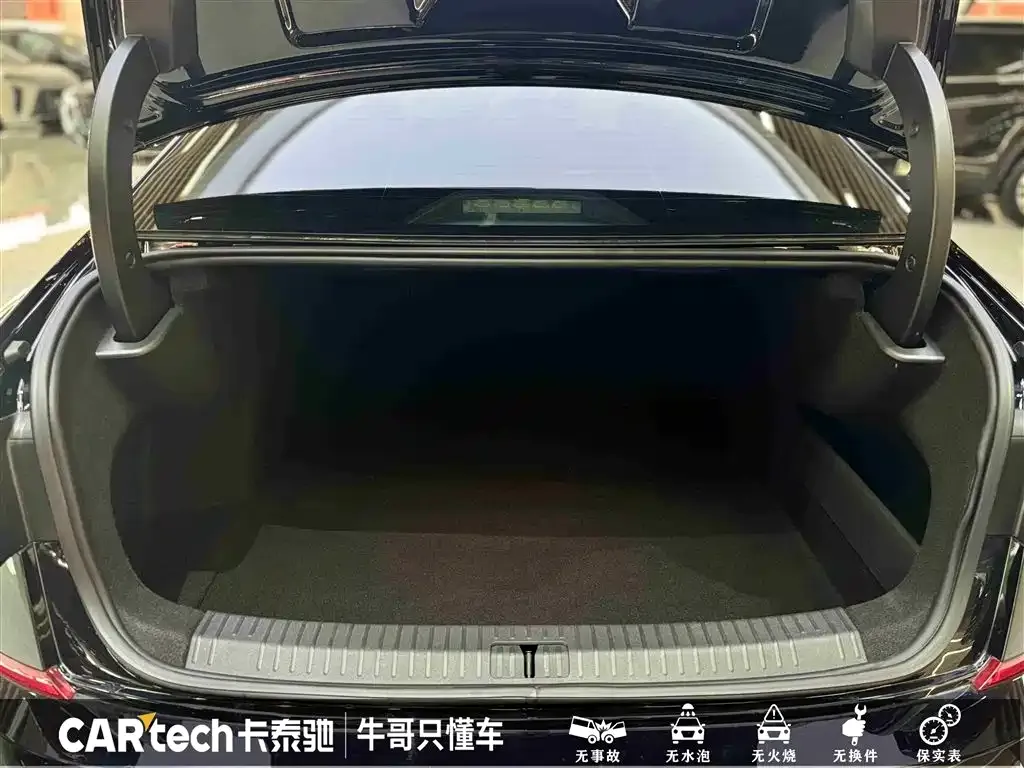 Volkswagen Passat 2023 из CN, фото 2