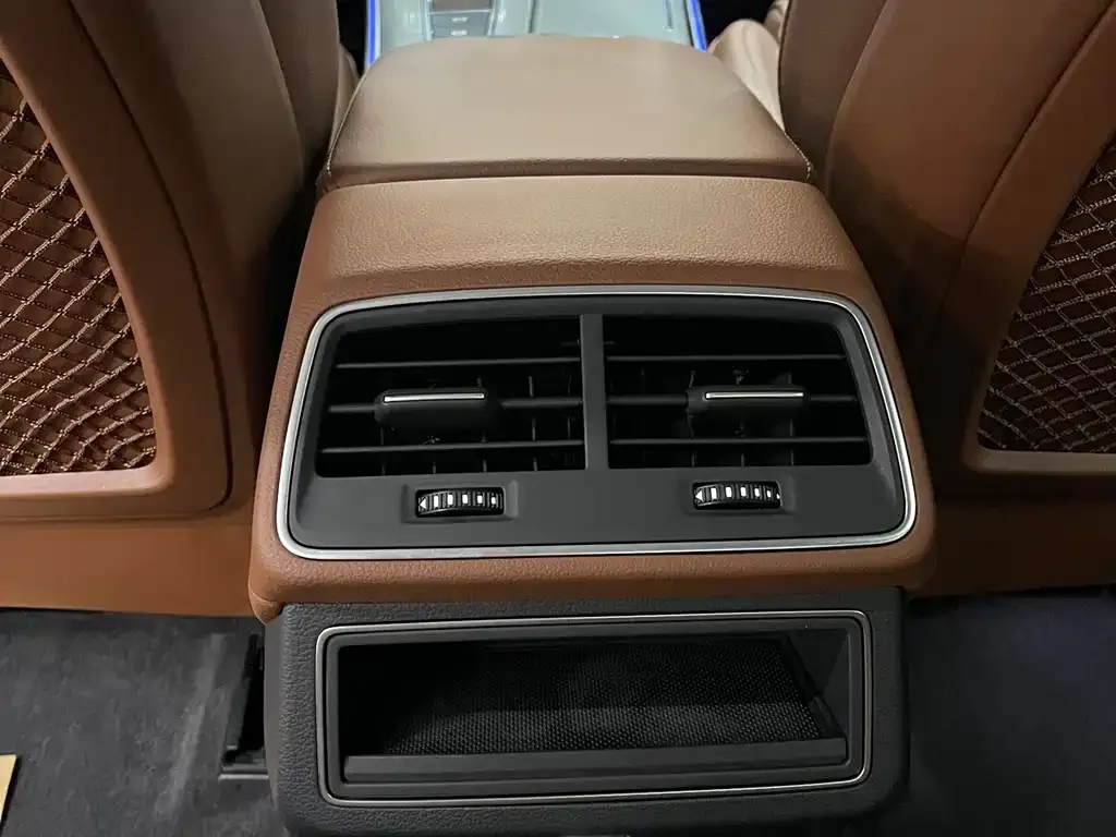 Audi A6L 2022 из CN, фото 7