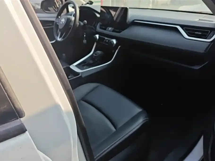 Toyota RAV4 2023 из CN, фото 8