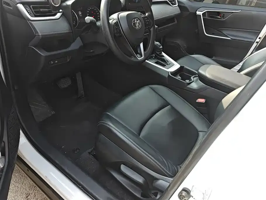 Toyota RAV4 2023 из CN, фото 4