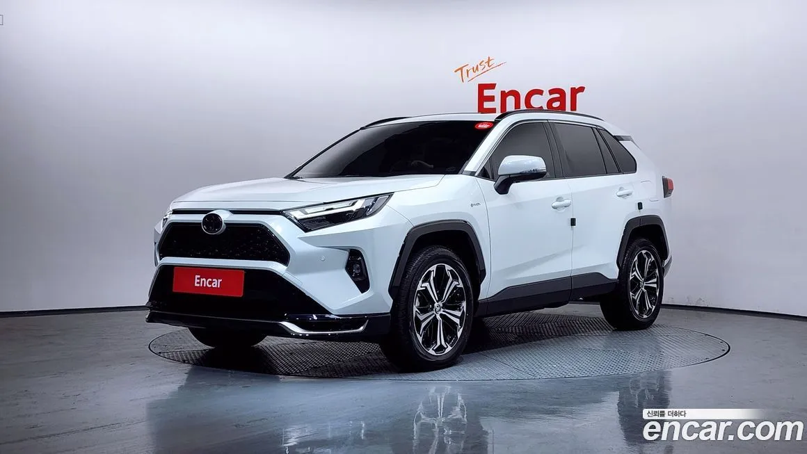 Toyota RAV4 — фото 1