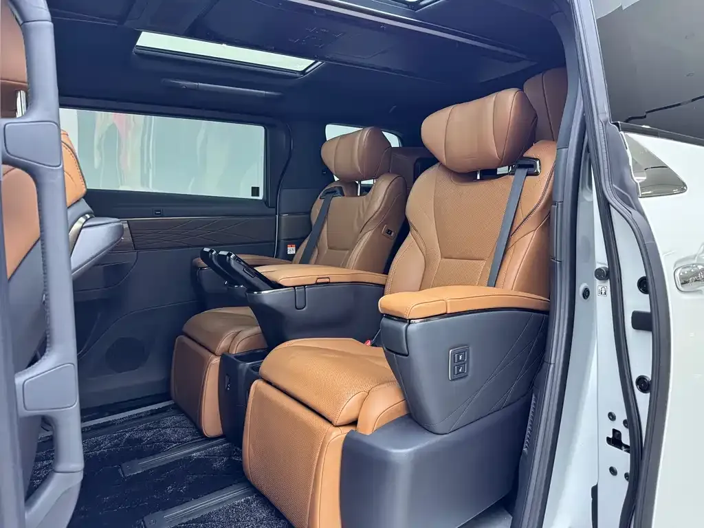 Toyota Vellfire 2024 из CN, фото 2