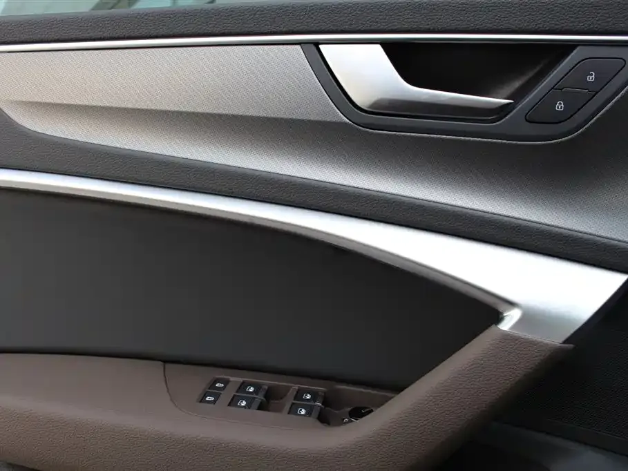 Audi A7L 2024 из CN, фото 6