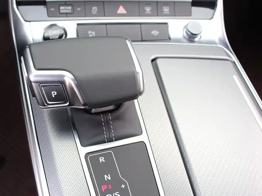 Audi A7L 2024 из CN, фото 10