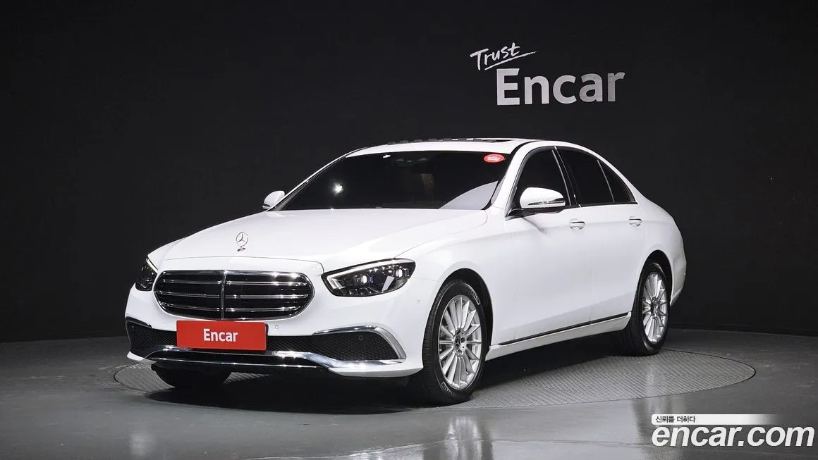 Mercedes-Benz E-Class — фото 1