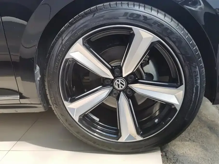 Volkswagen Passat 2024 из CN, фото 2