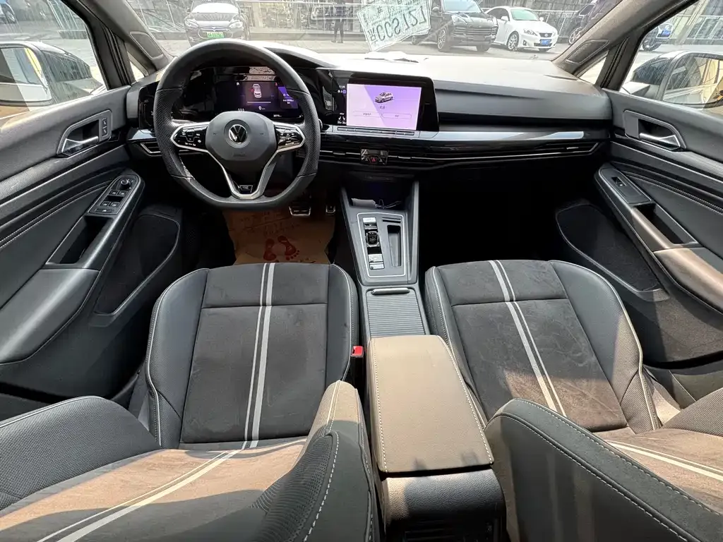 Volkswagen Golf 2023 из CN, фото 3