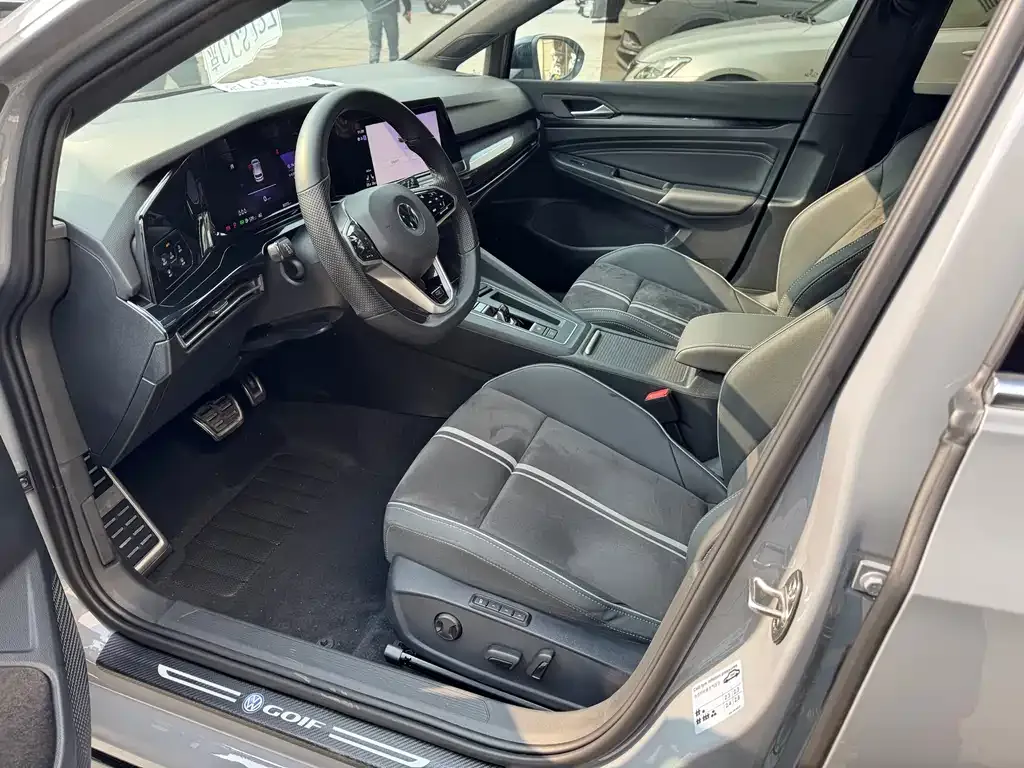 Volkswagen Golf 2023 из CN, фото 4