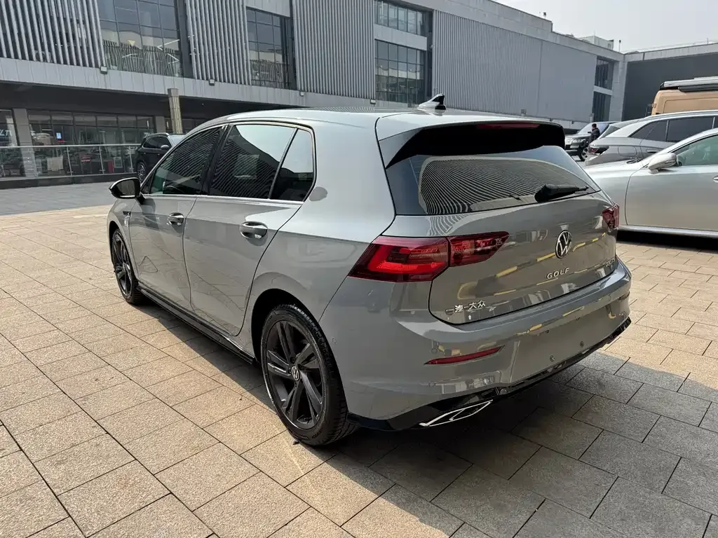 Volkswagen Golf 2023 из CN, фото 5
