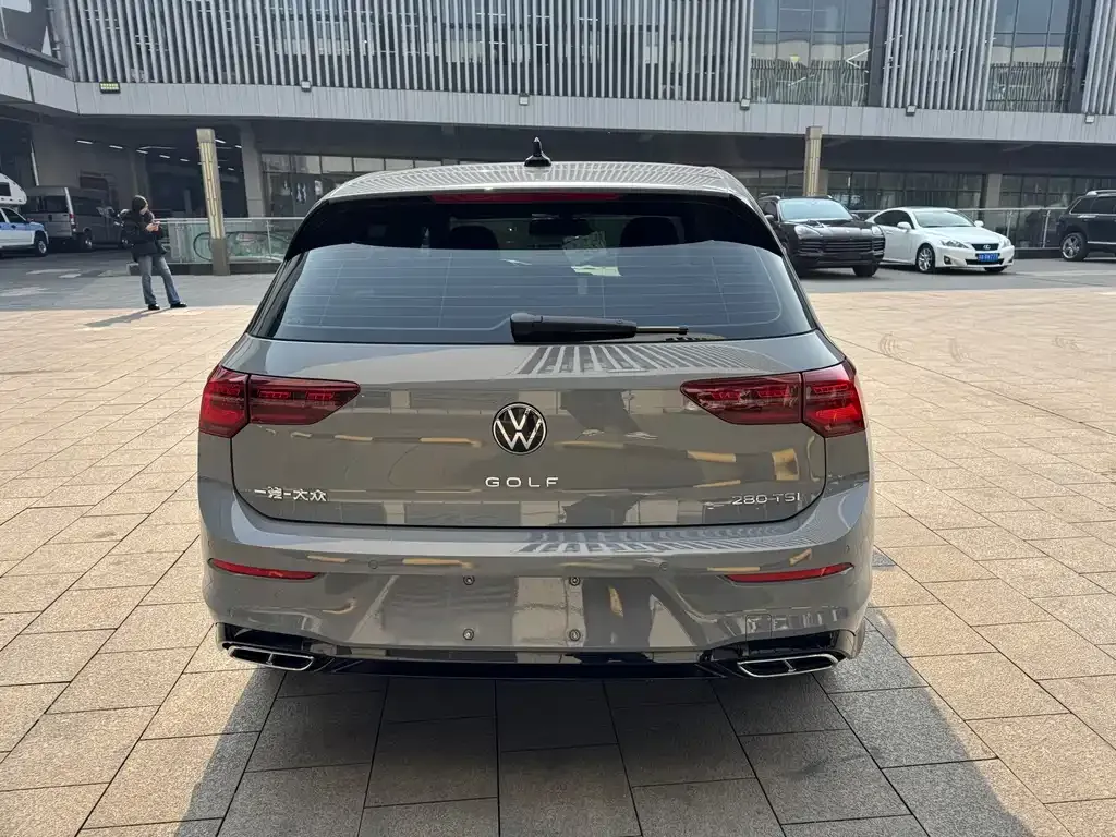 Volkswagen Golf 2023 из CN, фото 6