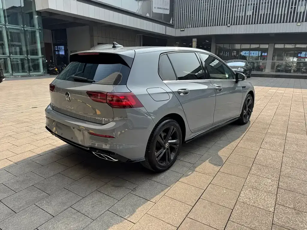 Volkswagen Golf 2023 из CN, фото 9