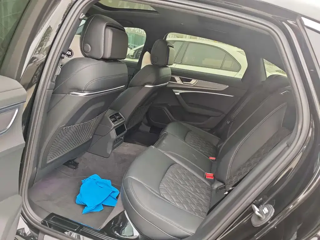 Audi A6L 2025 из CN, фото 5