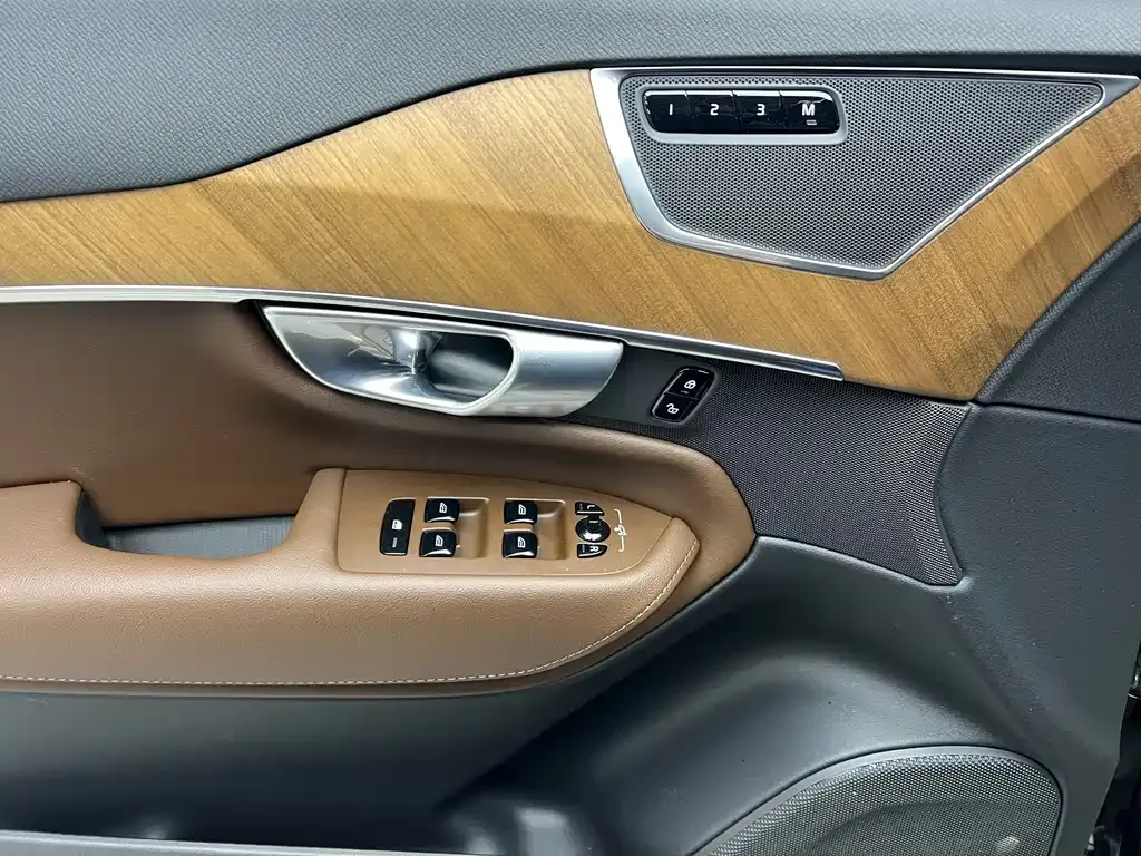 Volvo XC90 2024 из CN, фото 8
