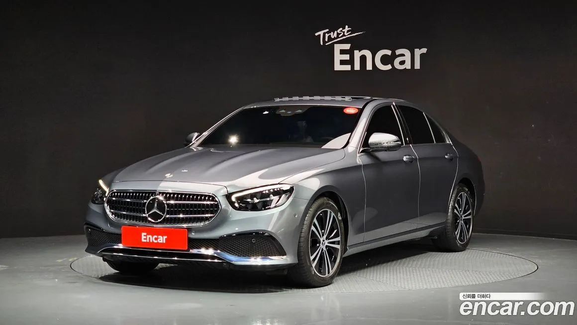 Mercedes-Benz E-Class — фото 1