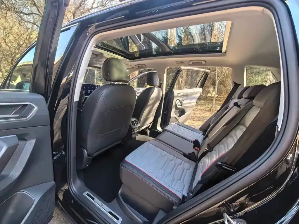 Volkswagen Tiguan L 2022 из CN, фото 3
