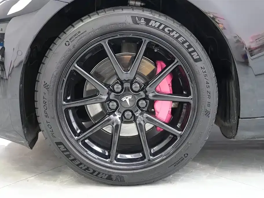 Tesla Model 3 — фото 10