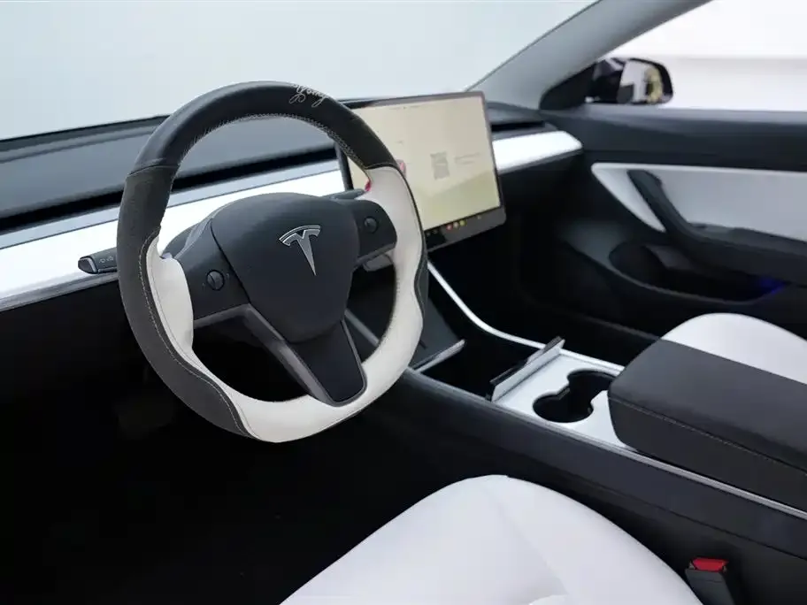 Tesla Model 3 — фото 5