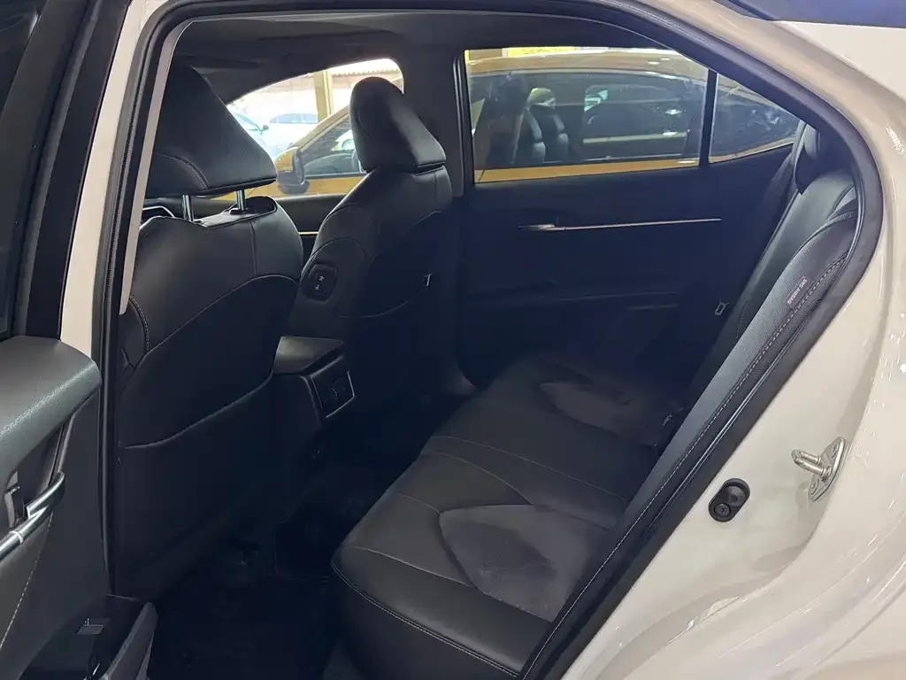 Toyota Camry 2024 из CN, фото 2