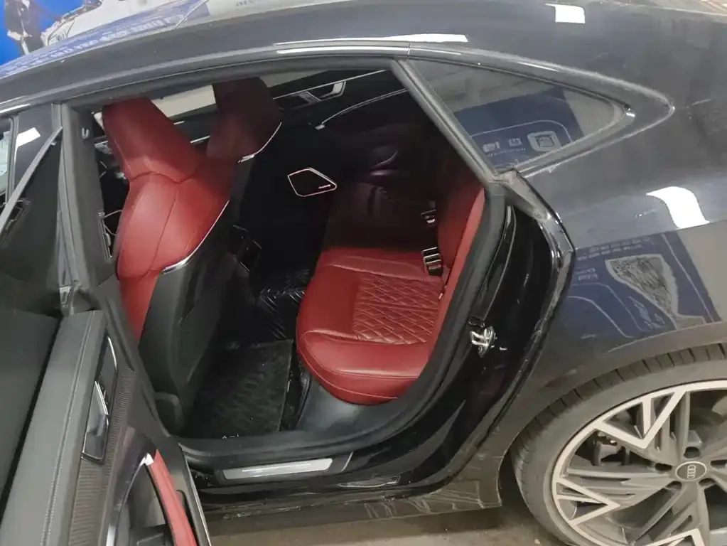 Audi A7L 2022 из CN, фото 5
