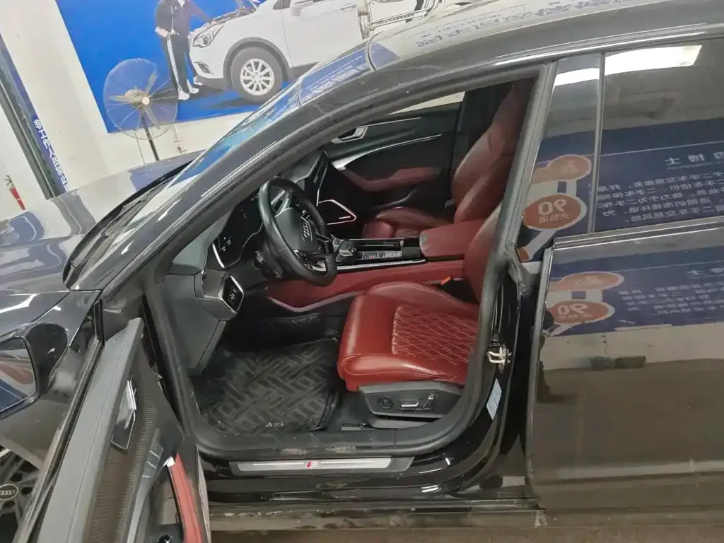 Audi A7L 2022 из CN, фото 9