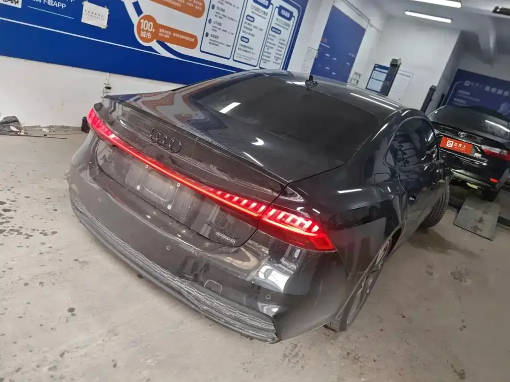 Audi A7L 2022 из CN, фото 2