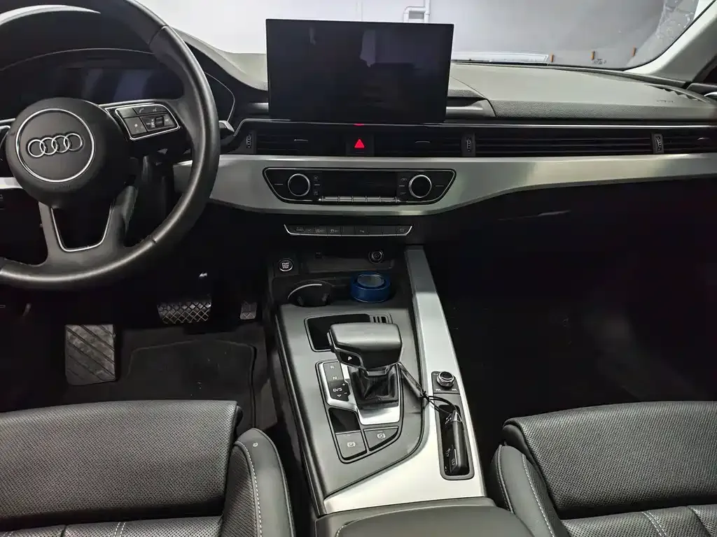 Audi A4L 2023 из CN, фото 2