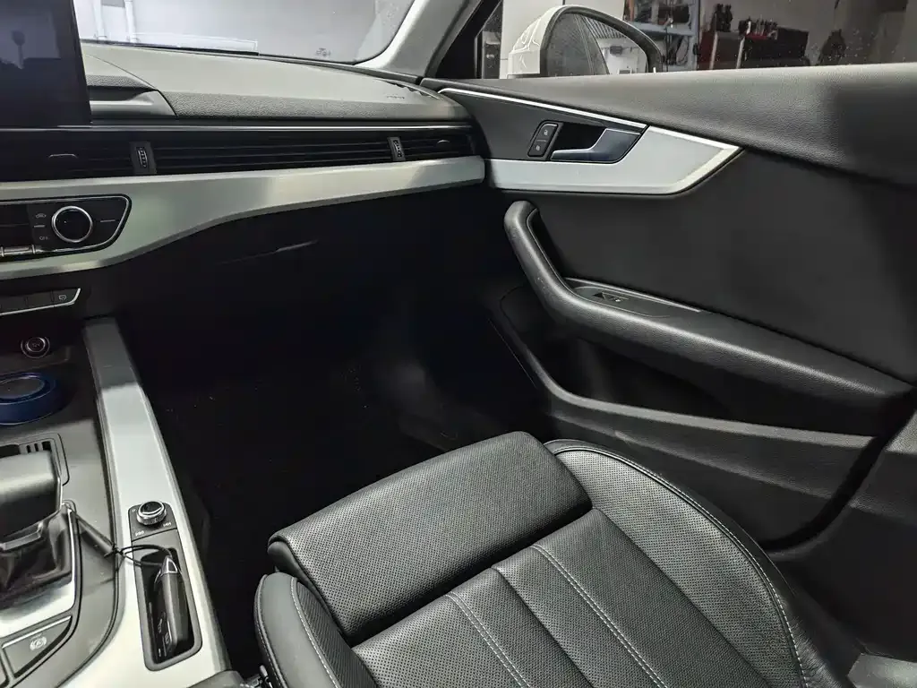 Audi A4L 2023 из CN, фото 6
