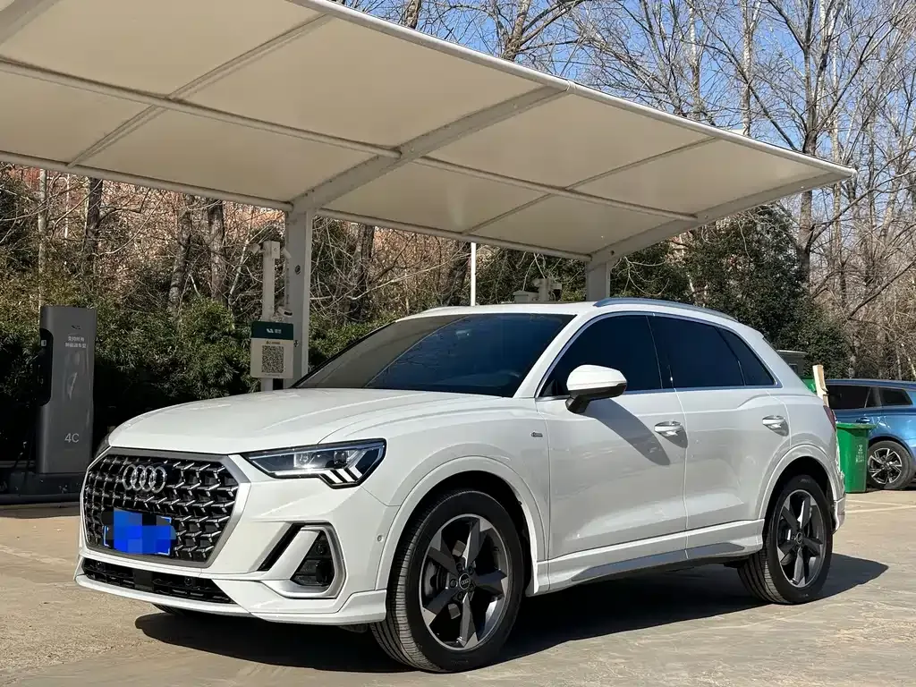 Audi Q3 — фото 1