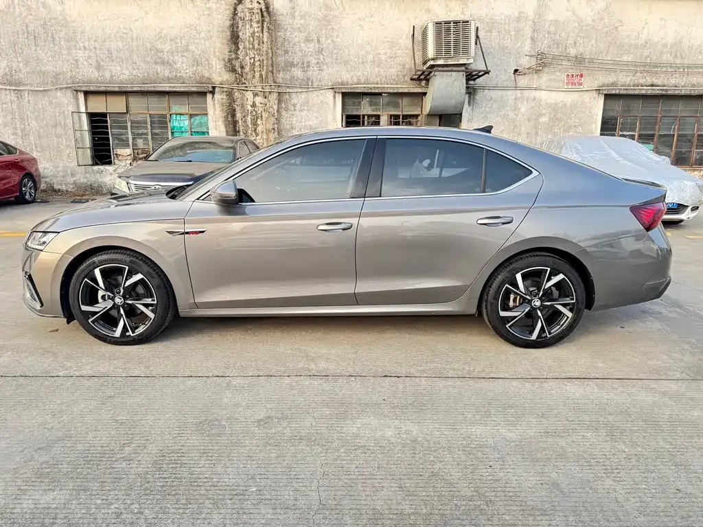 Skoda Octavia 2022 из CN, фото 9