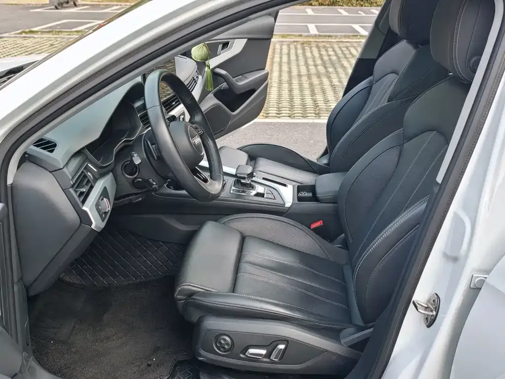 Audi A4L 2024 из CN, фото 2