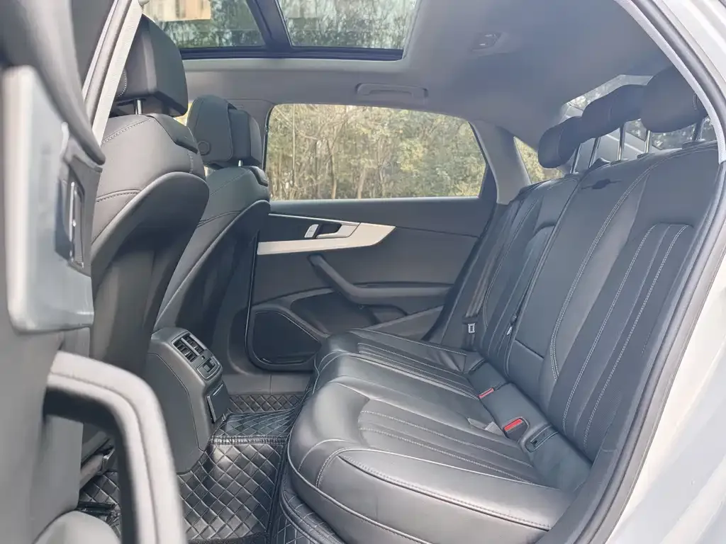 Audi A4L 2024 из CN, фото 4
