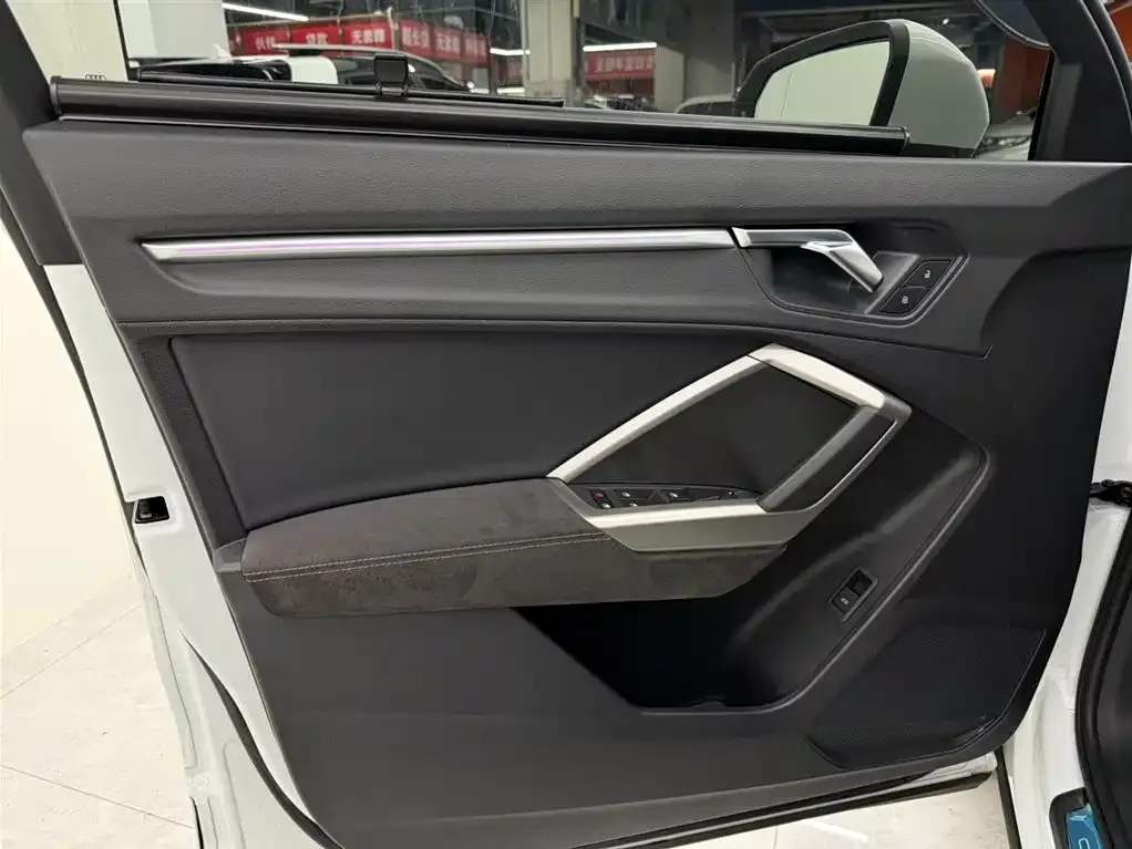 Audi Q3 2021 из CN, фото 7