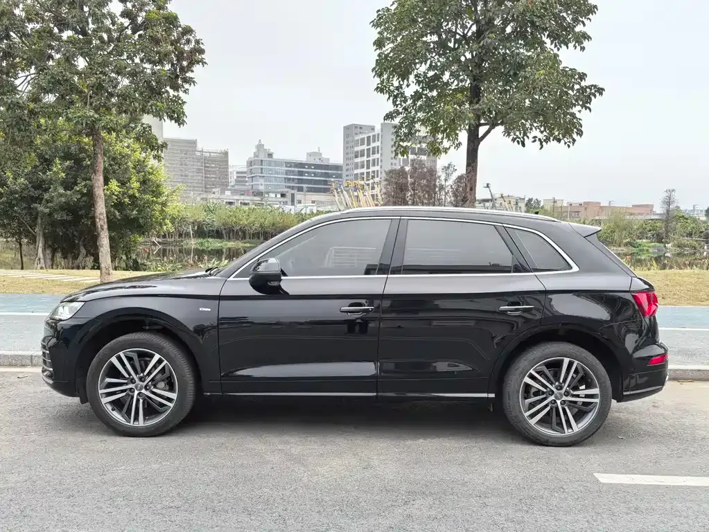 Audi Q5L 2021 из CN, фото 2