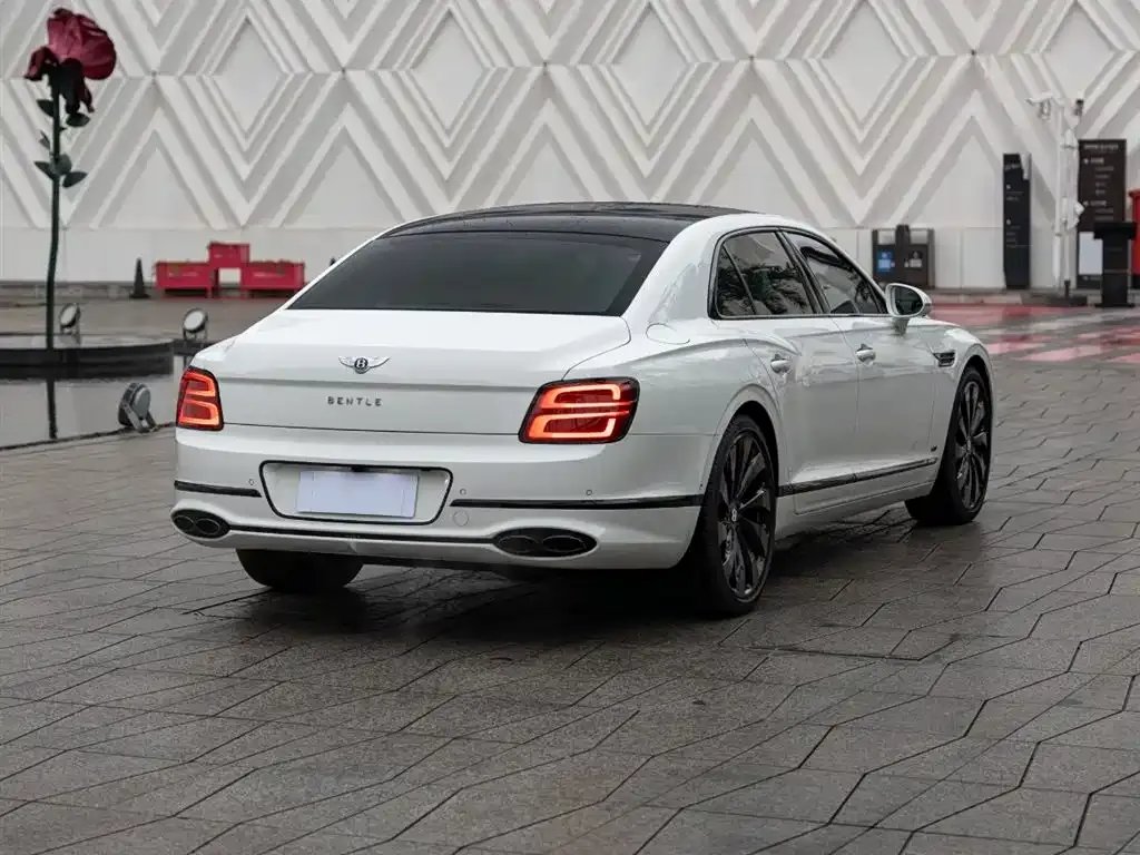 Bentley Flying Spur 2023 из CN, фото 8