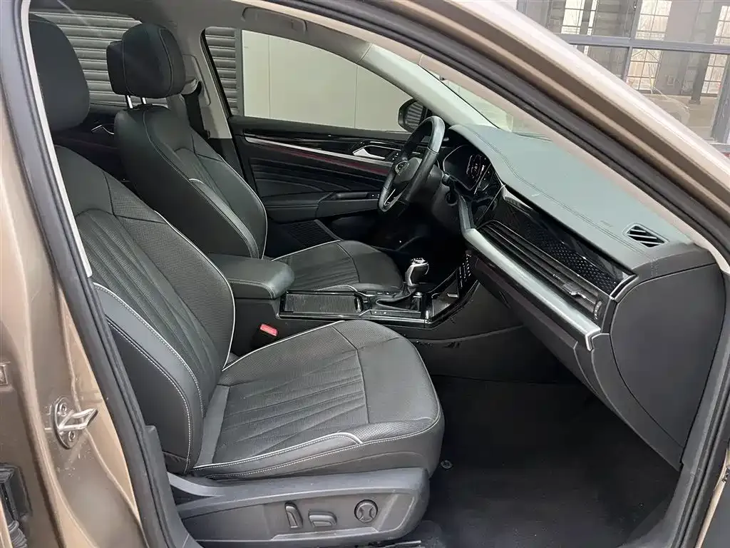 Volkswagen Passat 2021 из CN, фото 2