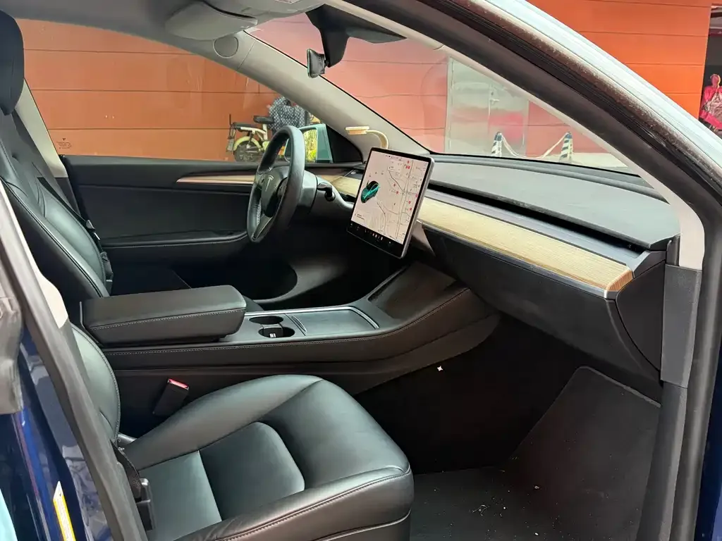 Tesla Model Y — фото 6